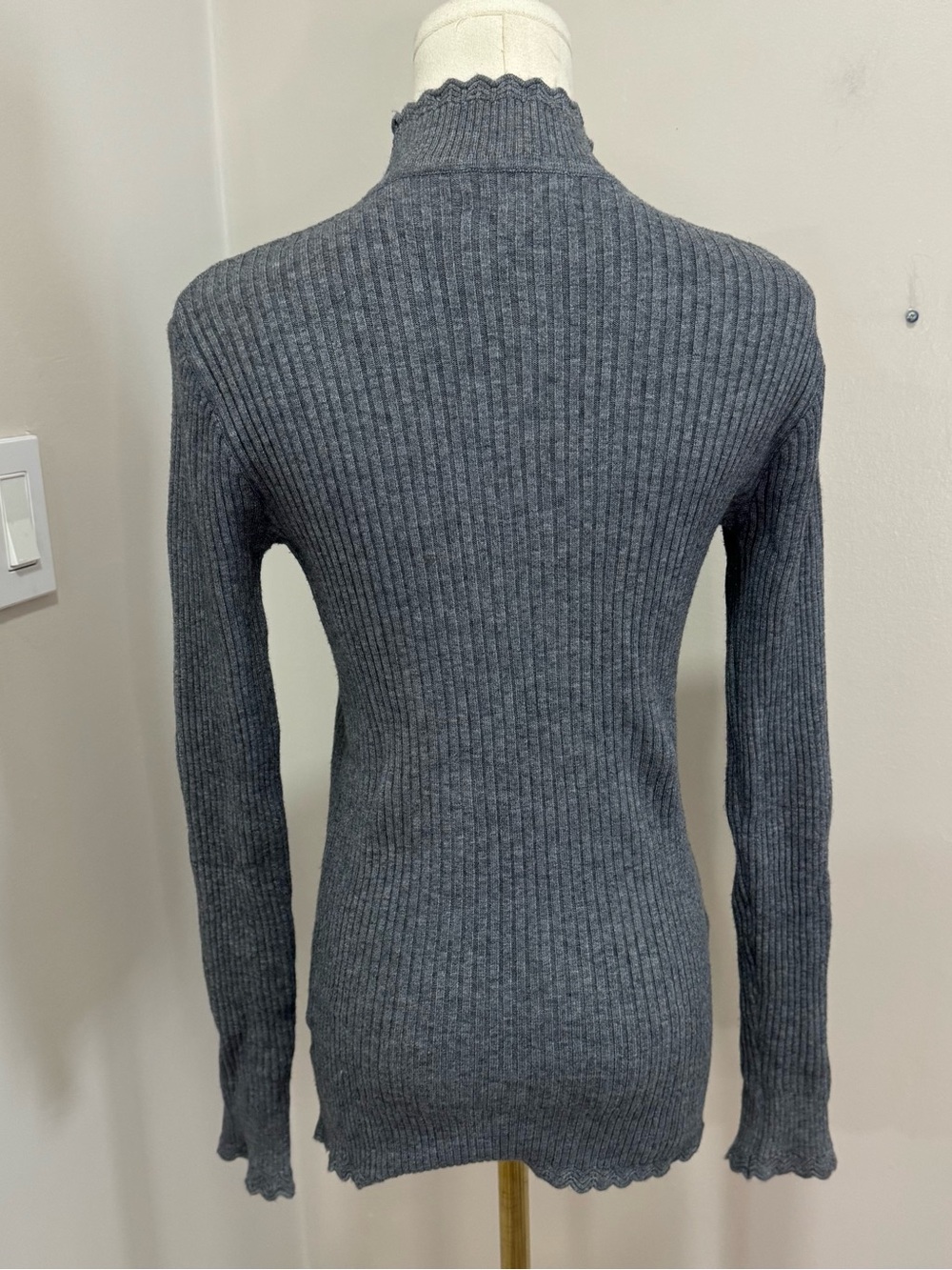S. Christina Gray 100% Cashmere Mock Neck Scallop Cable Knit Sweater L/XL - Picture 3 of 7